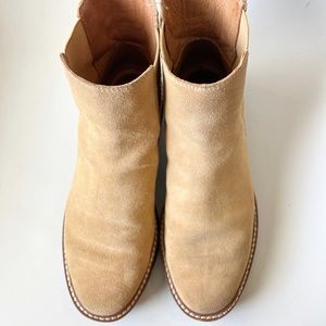 Madewell Citywalk Lugsole Chelsea Boot in Suede